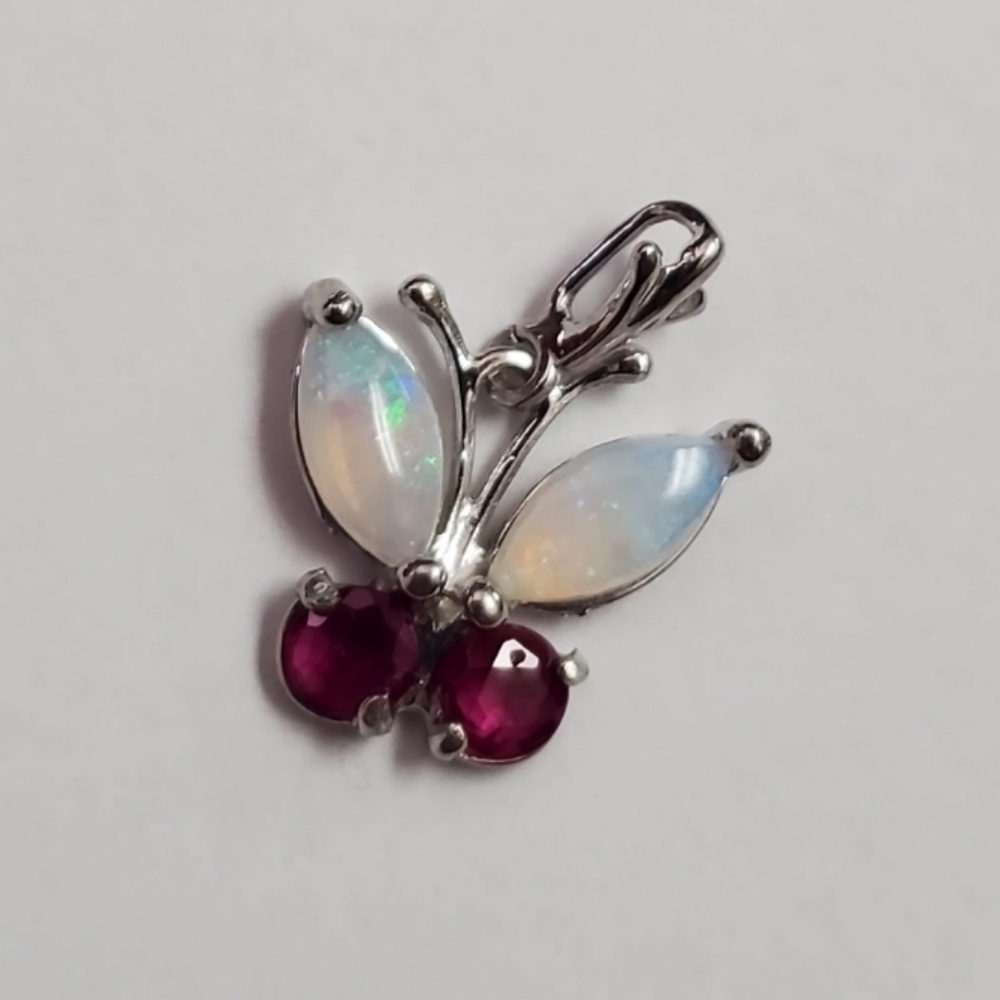 Small Pendant opal and Ruby butterfly 🦋💖